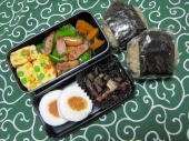 しめじおにぎり＆ひじき煮 画像1