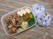 うめしそおにぎり＆鶏の唐揚げ 画像1