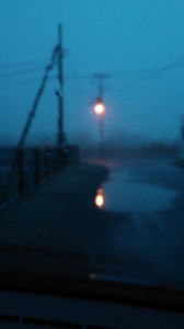 カーテンが揺れる風雨の夜 画像2