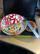特盛天ぷらそば・どん兵衛／「・・・。」 画像1