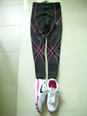 NIKE free Hyper TR とCW-X Pro 画像3
