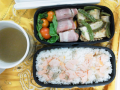 かぼちゃのベーコン巻きとシャケ弁
