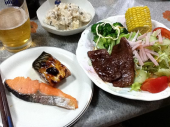 昼の弁当の鮭と 画像3