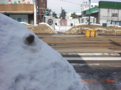 道路わきの雪がすごい 画像1