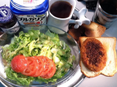 焼そばと肉じゃがで 画像1