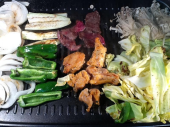 焼肉準備中と焼肉中 画像3
