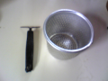 壊れた味噌こし。