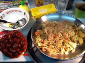 野菜炒め豚汁と天津甘栗で 画像2