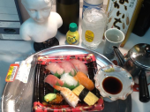 寿司盛りと大きなたこ焼き 画像2