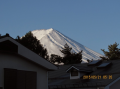 雪で真っ白になった富士山。深夜の雷、恐かった。