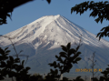 雪で真っ白になった富士山。深夜の雷、恐かった。