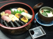 にぎり寿司茶碗蒸と桜満開 画像2