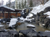 温泉街で足湯 画像1