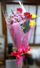 花束を贈呈される 画像2