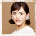 綺麗な顔の斜視女性