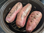 家で焼き芋 と 壁にカメムシ 画像2