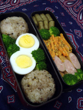 雑穀おにぎり弁当。 画像1