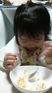 自分で食べるって嬉しいな(^○^) 画像1
