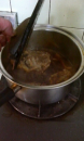 鯛のアラ炊きを作りながら